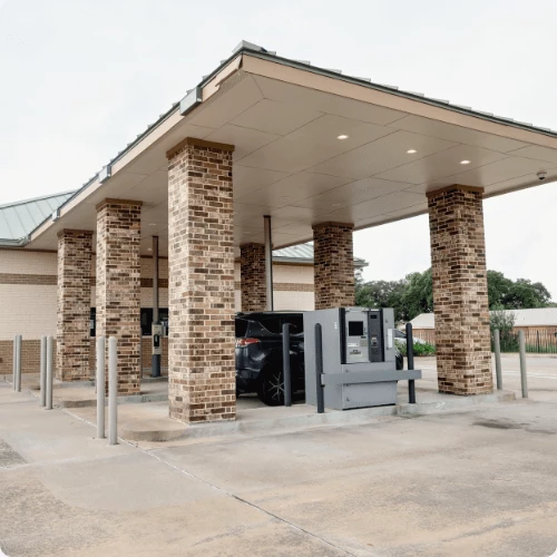 banking amenities in Alvin