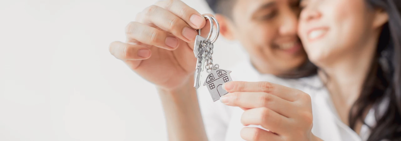 homeowners holding up house keys